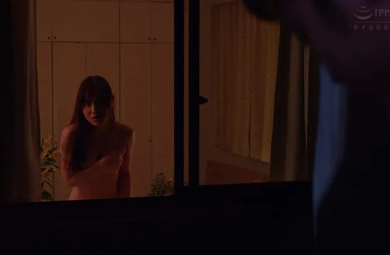 Em hotgirl cạnh nhà chồng yêu ông xã nhà cạnh bên thường xuyên thay đồ ở ngay cửa sổ